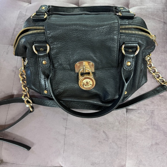 Rare Michael Kors Slouchy crossbody bag black/gold plated - Picture 1 of 5
